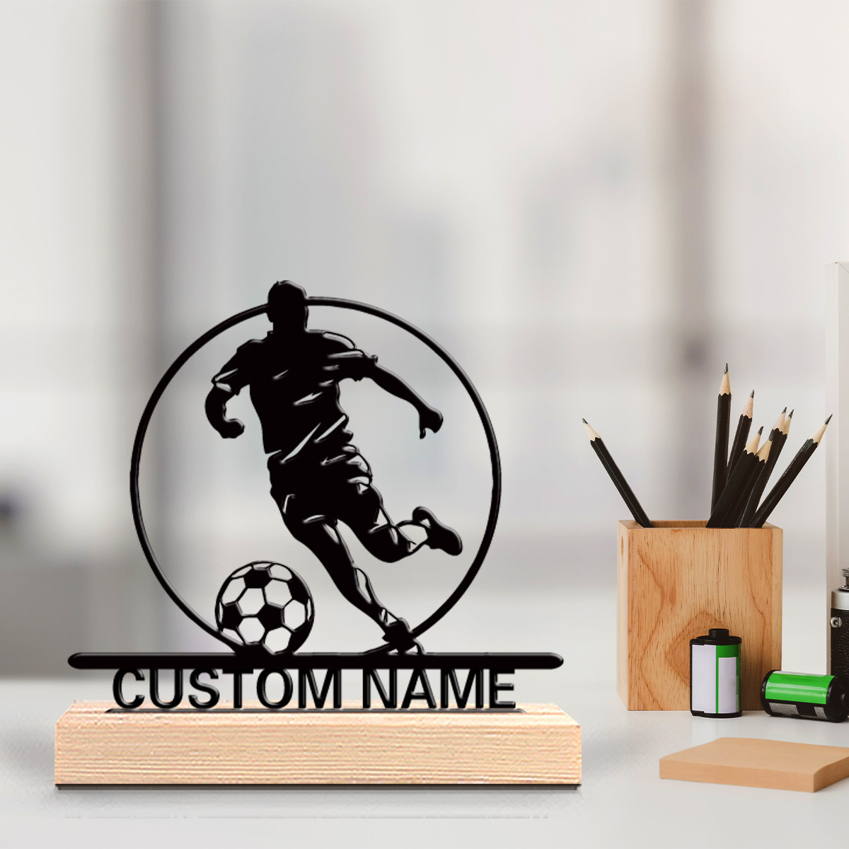 Home Decor Retailers - カスタムサッカー選手メタル像（名前入り）、木製台座付きテーブルデコレーション、サッカーファンへのギフト、誕生日/祝日/自宅/オフィス装飾