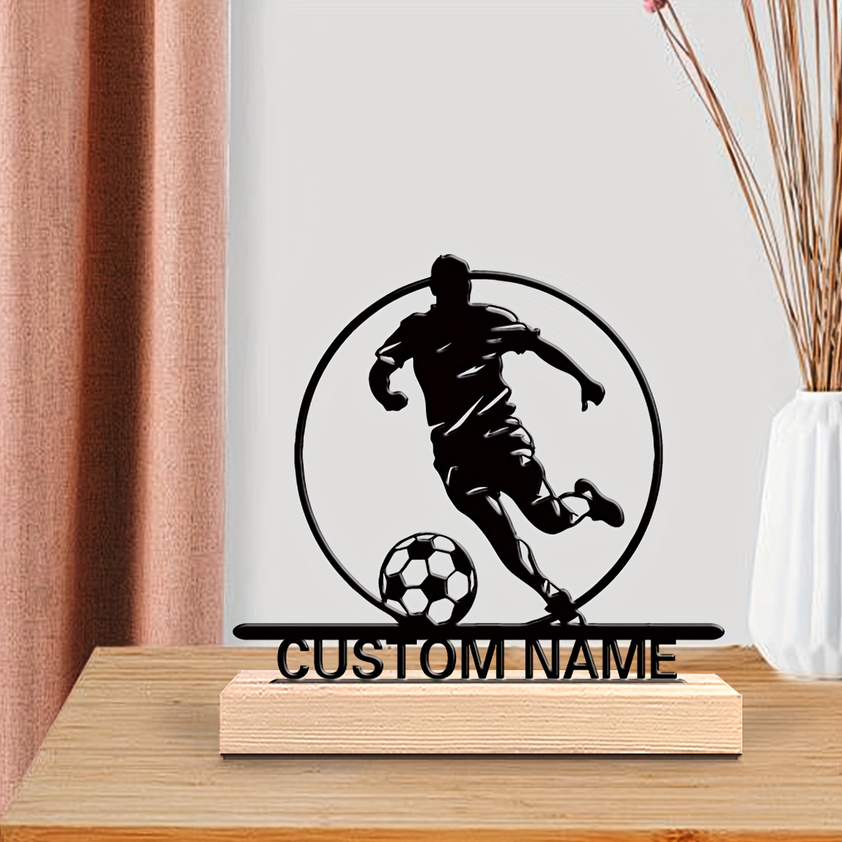 カスタムサッカー選手メタル像（名前入り）、木製台座付きテーブ - Home Decor Retailers のレビューと価格