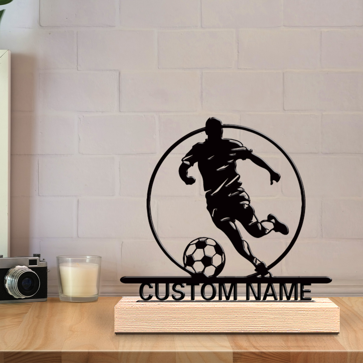 カスタムサッカー選手メタル像（名前入り）、木製台座付きテーブ - Home Decor Retailers のレビューと価格